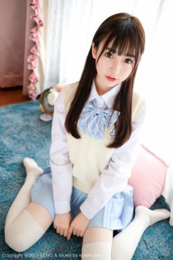 白醋少女楼梯间